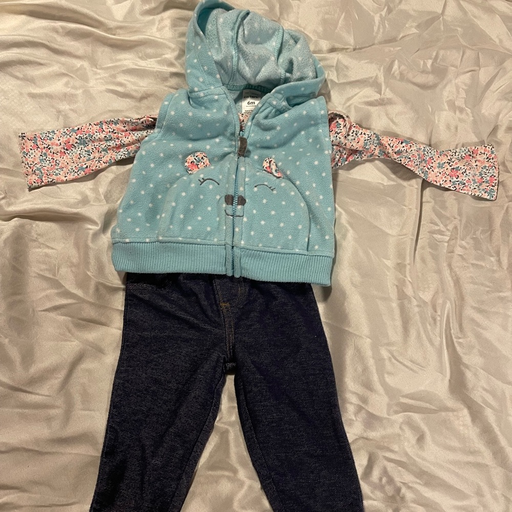 6 mos Carter’s outfit